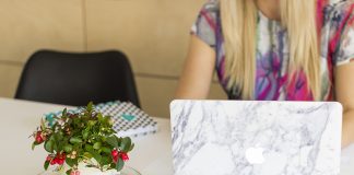 Marmurowy Macbook
